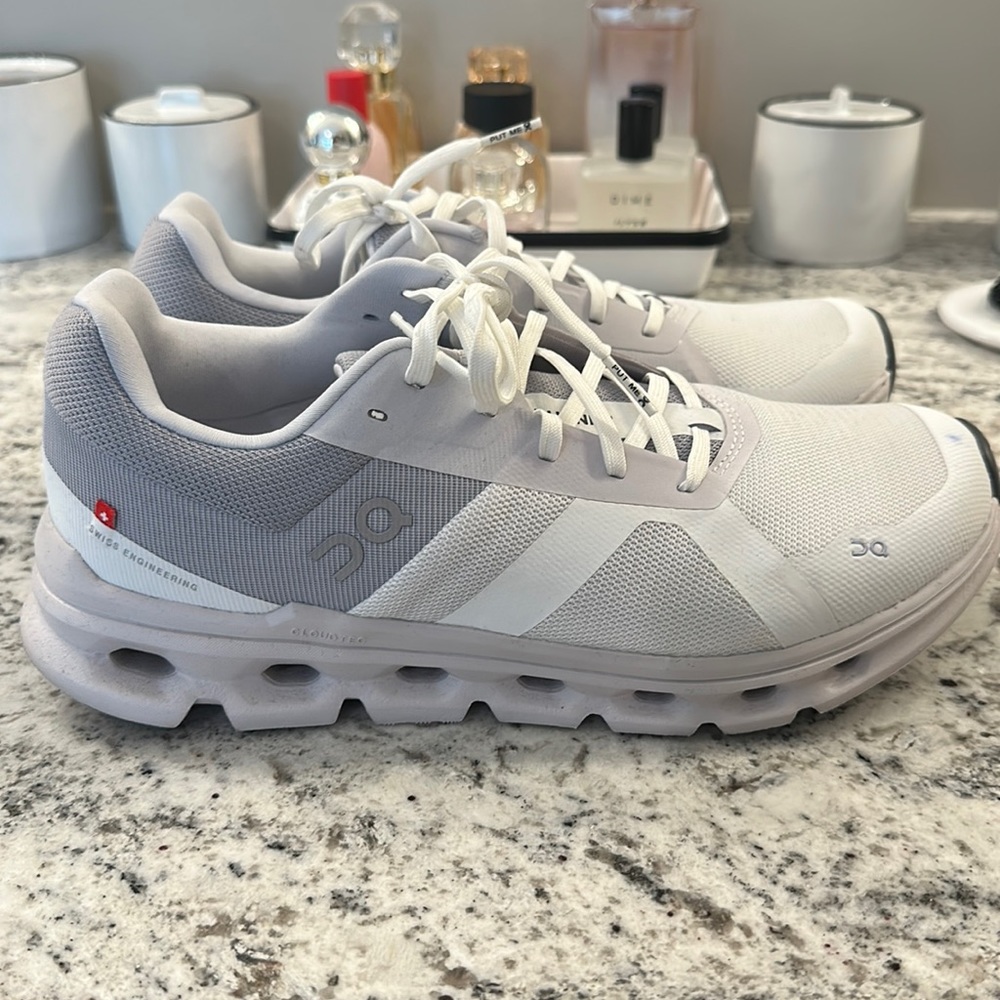 On Cloud Running Womens Runners - White & Grey